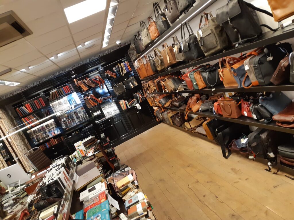 Boekhandel Hoogstins Belcentrale bij Boekhandel Hoogstins
